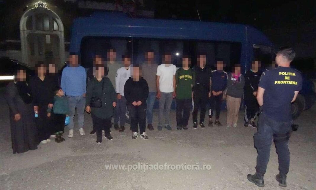 Polițiștii au descoperit, în vegetația de malului fluviului Dunărea, 19 persoane, 15 bărbați și 4 femei