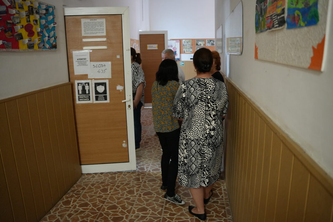 Peste 4 milioane de români au votat până la ora 13.00 (FOTO: Claudiu Tudor)