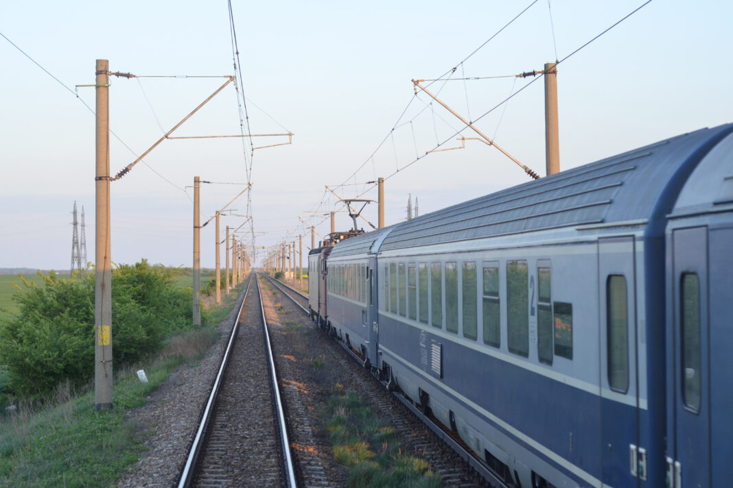 Trenurile vor circula cu viteză redusă din cauza caniculei