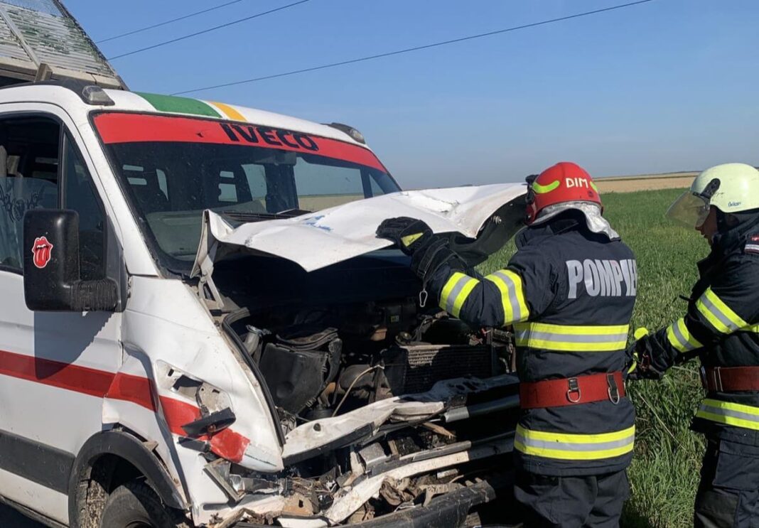 Mehedinţi: Accident rutier între localitățile Cujmir și Vrata