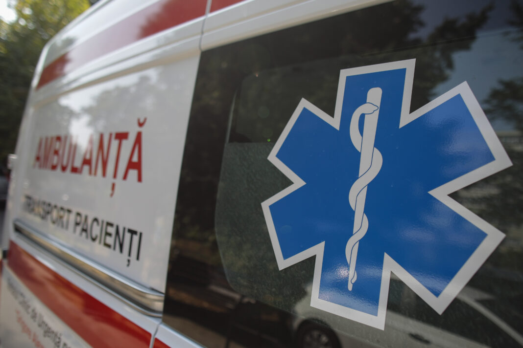 Un medic de pe ambulanţă a refuzat să meargă la o urgenţă pentru că i se termina programul. Pacientul la care fusese chemat a murit înecat cu mâncare