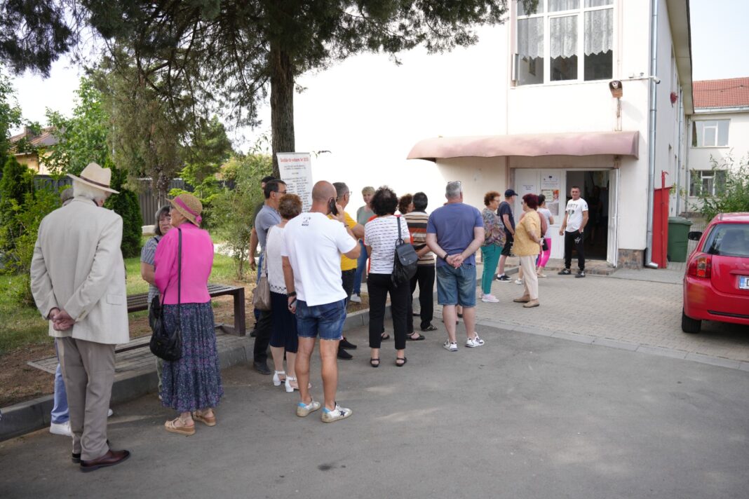 Peste cinci milioane de români au votat până la ora 15.00