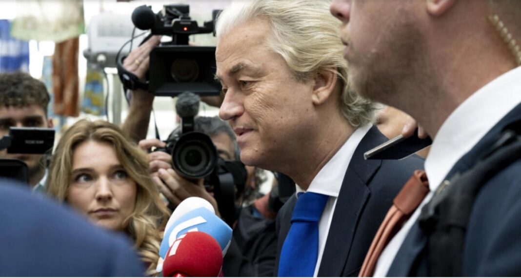 Liderul de extremă-dreapta PVV Freedom Party din Țările de Jos, Geert Wilders, vorbește cu presa la Haga, după ce a votat la alegerile parlamentare europene din 6 iunie