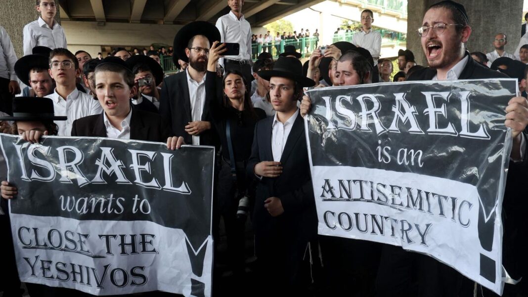 Evreii ultraortodocși au blocat o autostradă din Israel, de supărare că vor fi obligați să facă armata