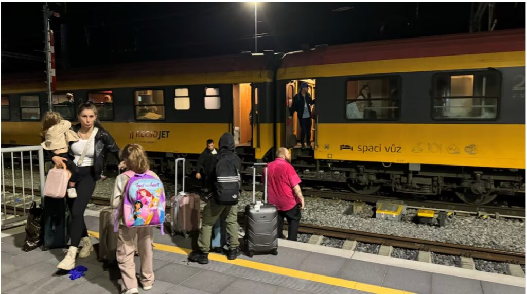 Pasagerii au fost evacuați din tren