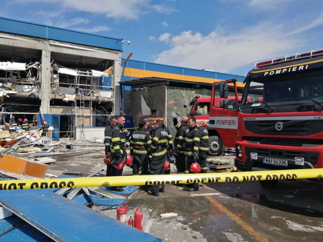 Patru pacienţi răniţi în explozia dintr-un centru comercial, în stare gravă