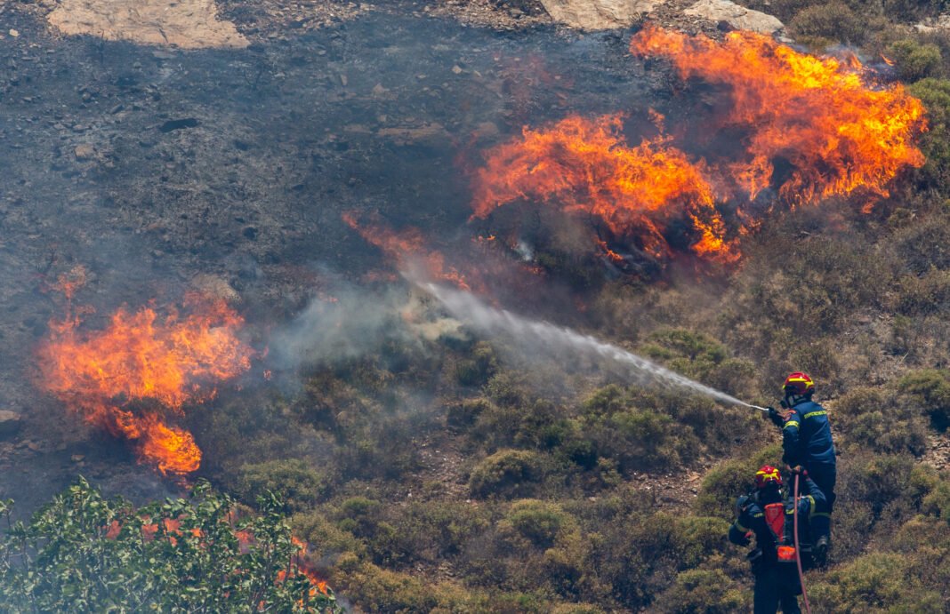 Premierul Greciei avertizează că ţara sa se confruntă cu o „vară periculoasă“ din cauza incendiilor de vegetaţie