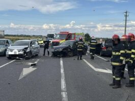 Un mort și trei răniți într-un accident între trei mașini