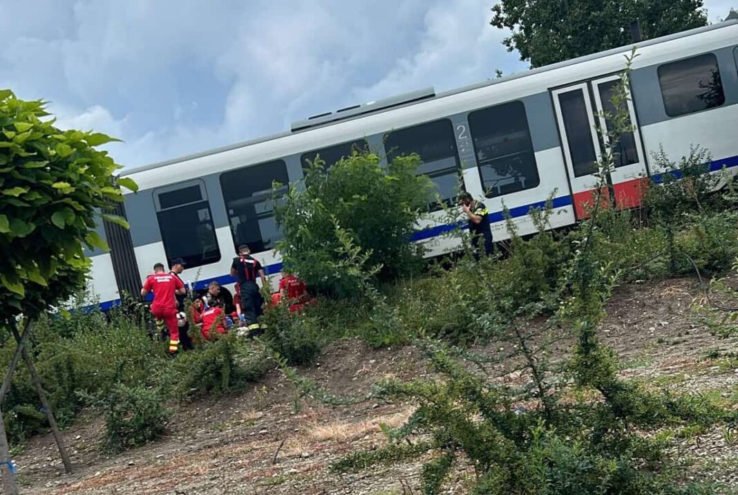 O femeie a murit după ce a fost lovită de tren