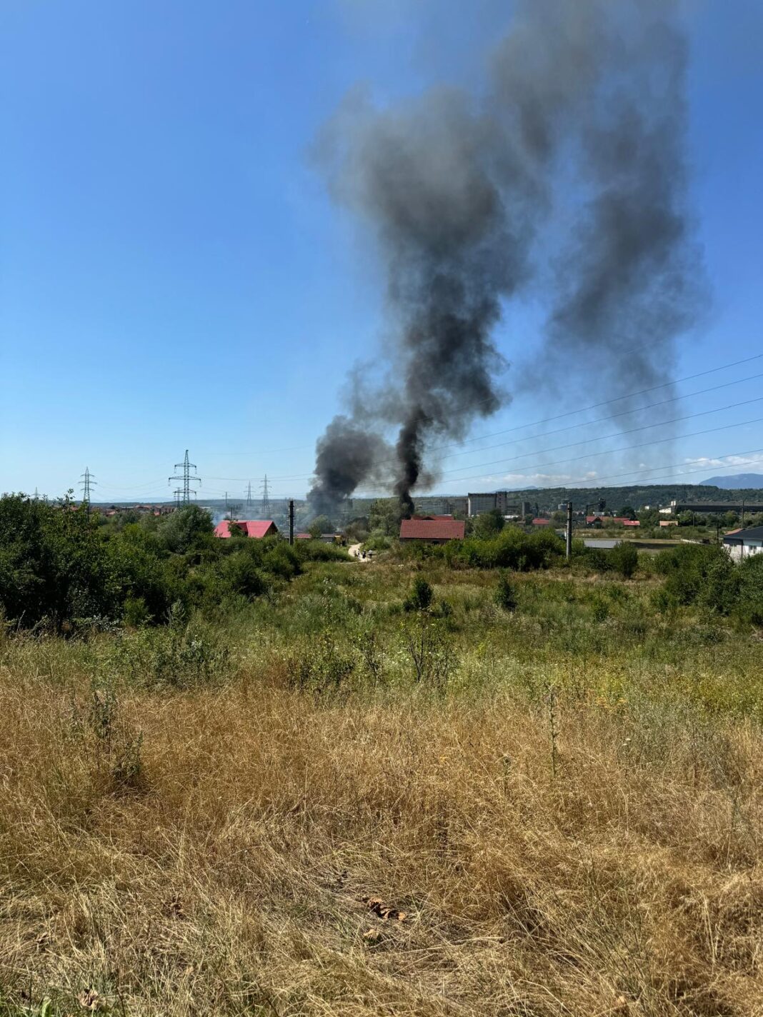 Incendiu într-un cartier din Târgu Jiu