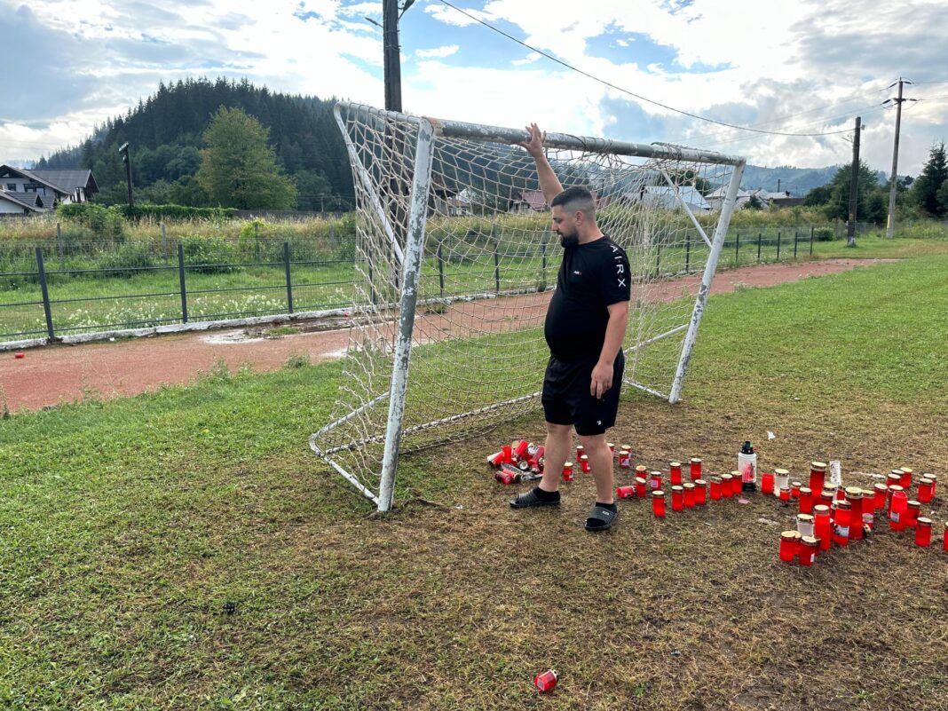 Un băiat de 8 ani a murit după ce a căzut pe el o poartă de fotbal