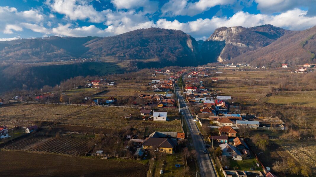 Comuna Polovragi găzduiește cel mai mare târg de produse alimentare și nealimentare din țară