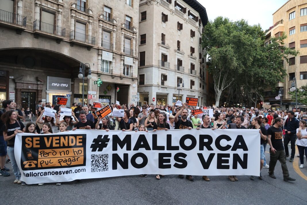 Mii de persoane au manifestat la Palma de Mallorca împotriva supraturismului.