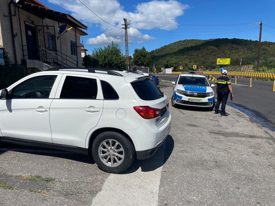 Efectua transport public de persoane contra cost, fără a deține autorizație TAXI