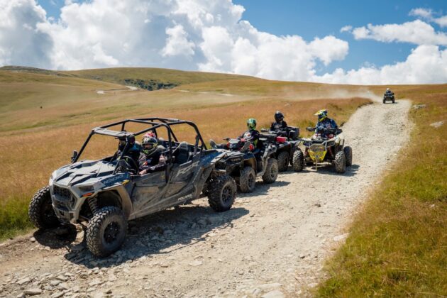 Turiști polonezi, încântați de Transalpina!