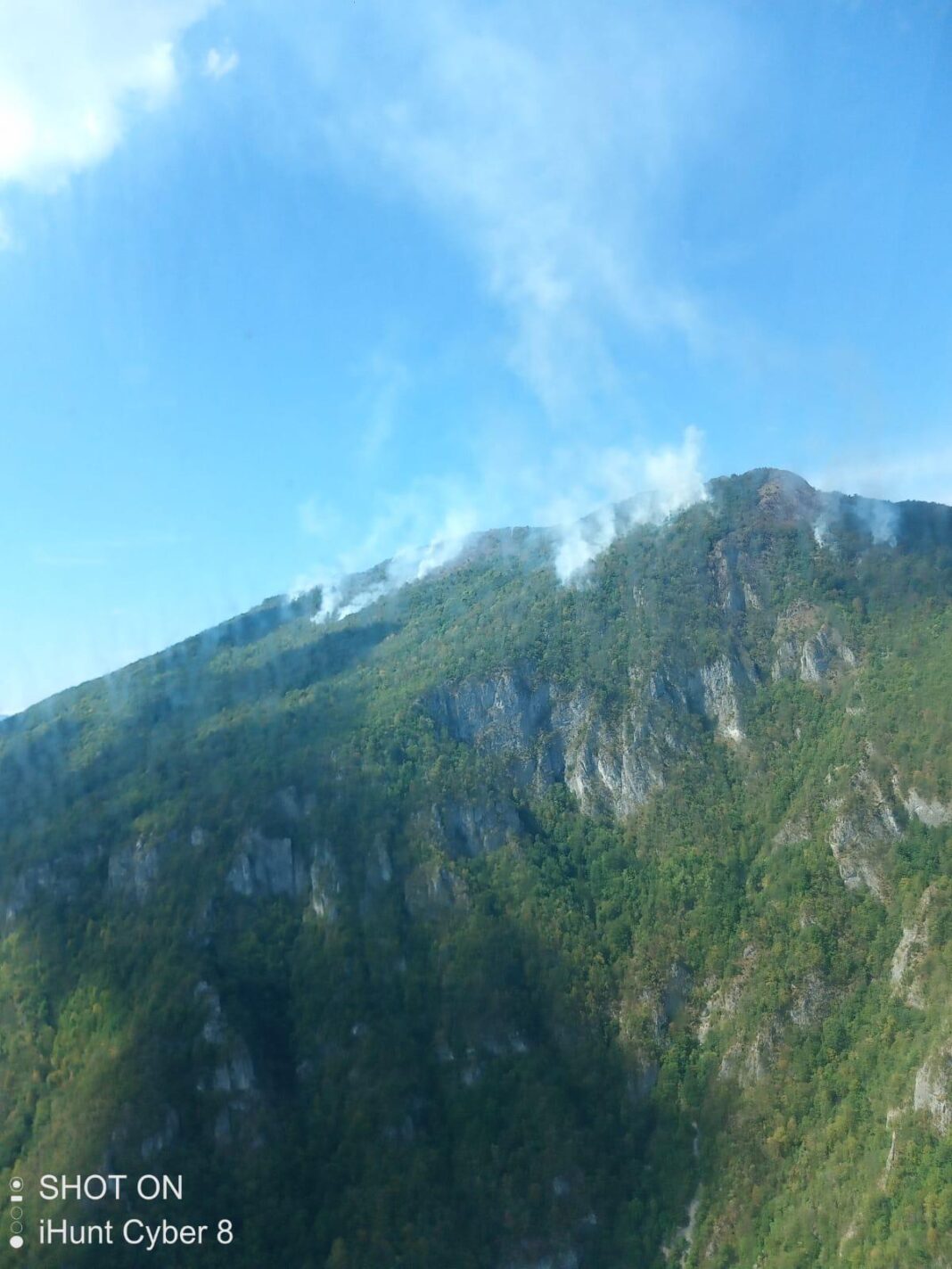 Gorj: Elicopter Black Hawk pentru stingerea unui incendiu izbucnit în zona montană a comunei Padeș