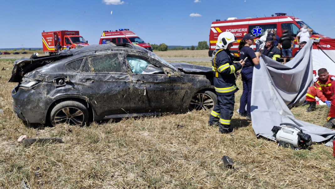 Doi adulţi şi o fetiţă au murit în ciocnirea între două autoturisme