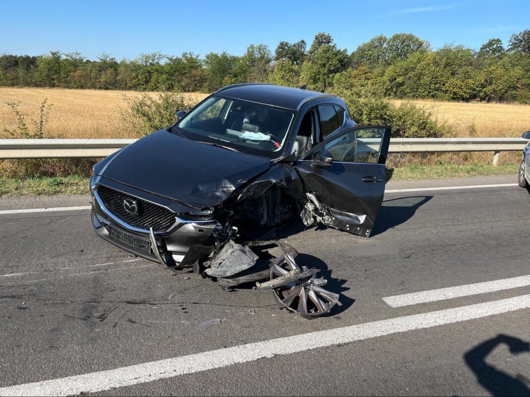 Şoferiţă rănită într-un accident provocat de un şofer care a intrat pe contrasens, la Leu