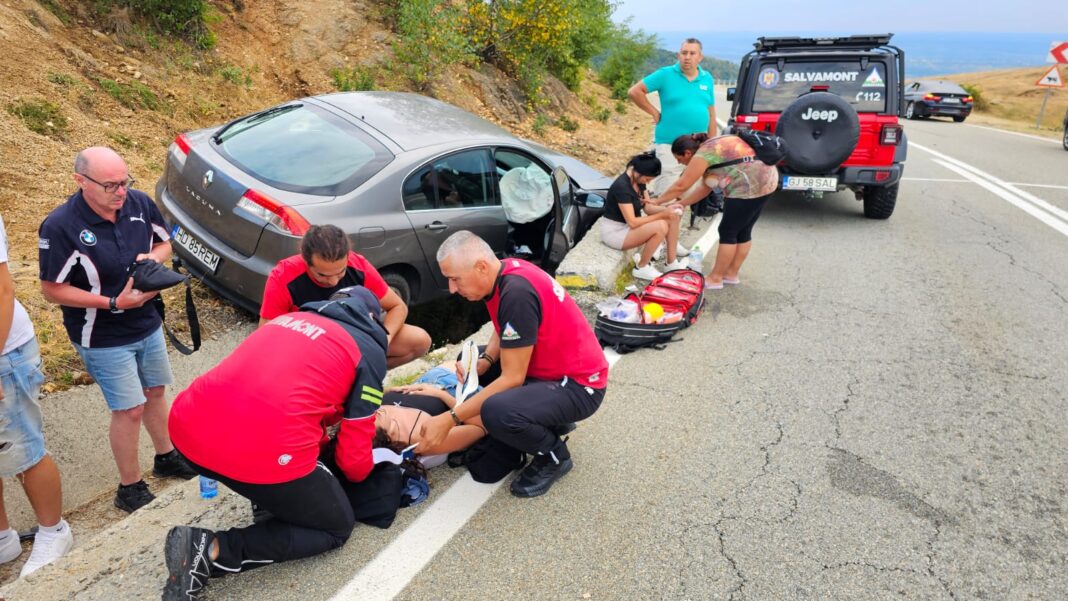 Gorj: Trei persoane, rănite într-un accident rutier pe Transalpina