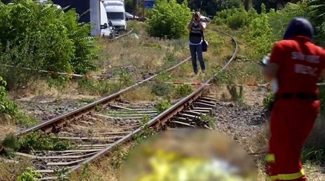 Bătrână lovită de tren în timp ce traversa calea ferată într-un oraş