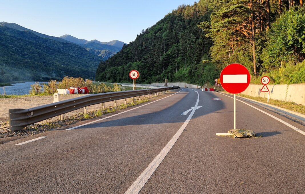 Noi lucrări pe Valea Oltului. Circulația rutieră se va desfășura pe un sens de mers 