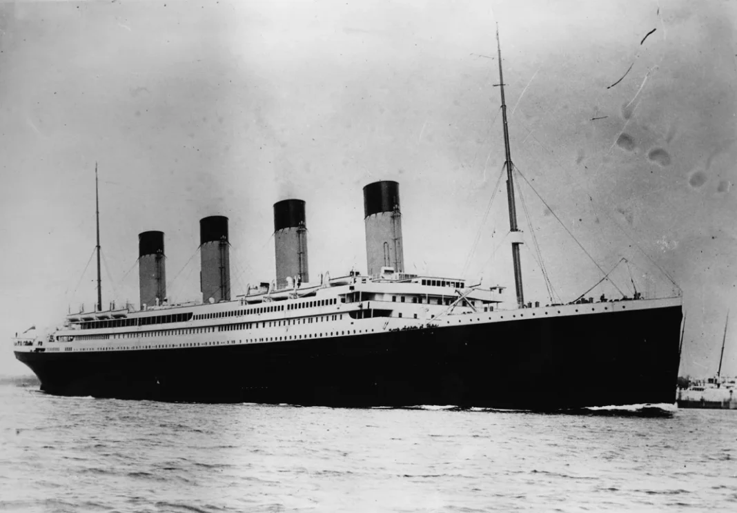 Un ziar care relatează tragedia Titanicului, descoperit într-un dulap după 112 ani