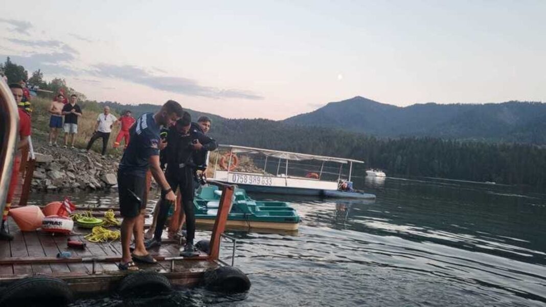 Un tânăr de 19 ani a murit, după ce a căzut de pe un ponton în lacul Colibiţa