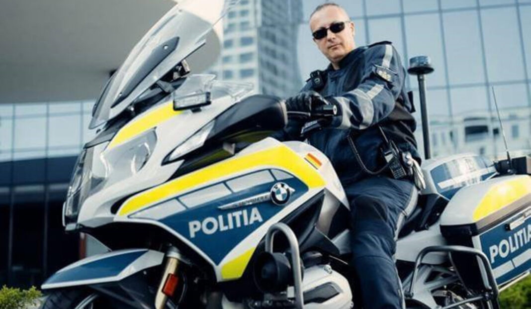 Poliţistul care i-a împrumutat Dianei Şoşoacă motocicleta şi casca de poliţist a fost destituit