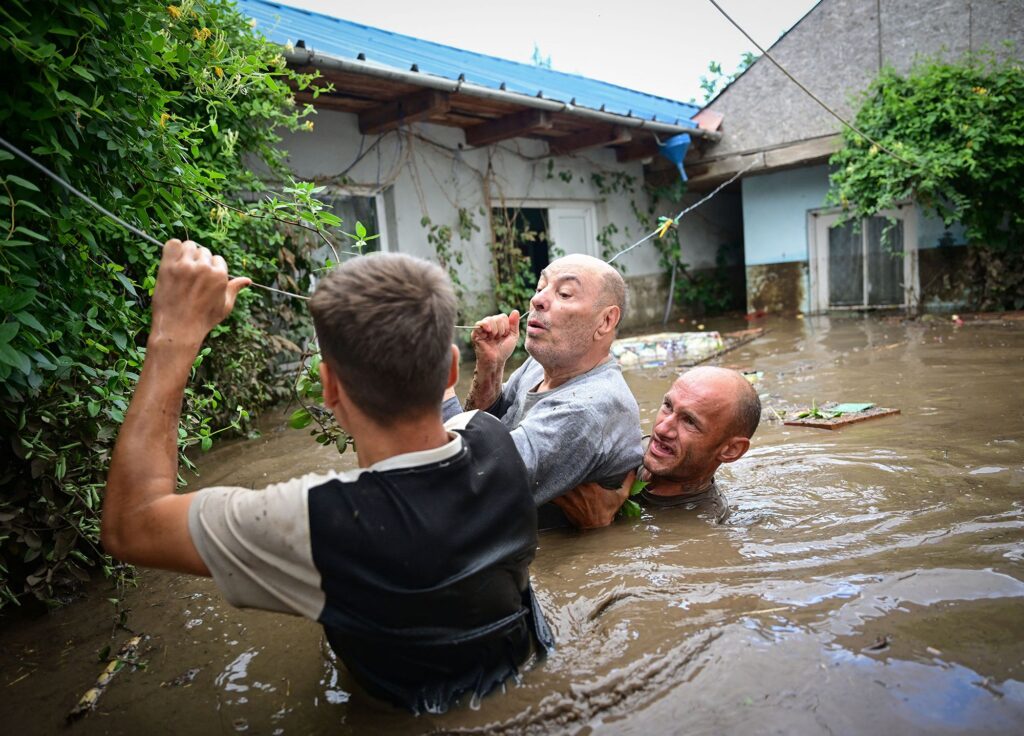 Localnici salvează un bărbat în satul românesc Slobozia Conachi în weekend