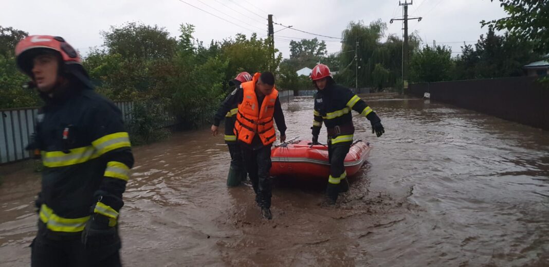 Opt judeţe sunt afectate de ploile torențiale