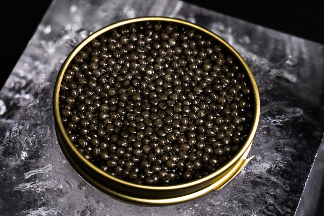 Român condamnat în Belgia pentru că a furat 13 kg de caviar