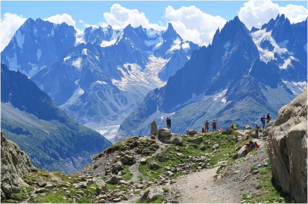 Un alpinist român a murit pe Masivul Mont Blanc