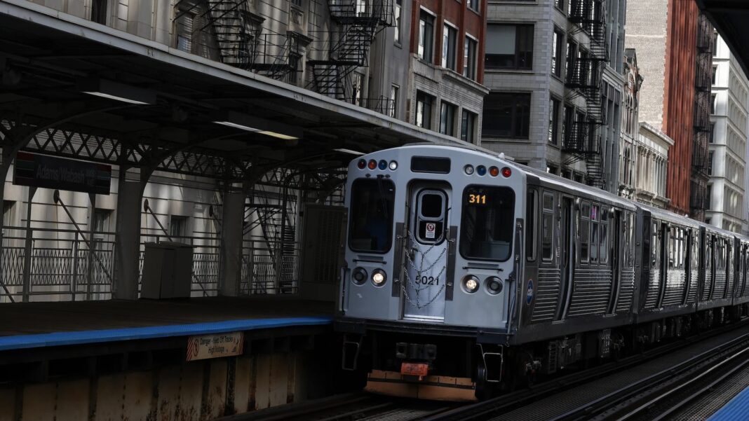 Patru persoane, împuşcate mortal într-un tren la periferia oraşului Chicago