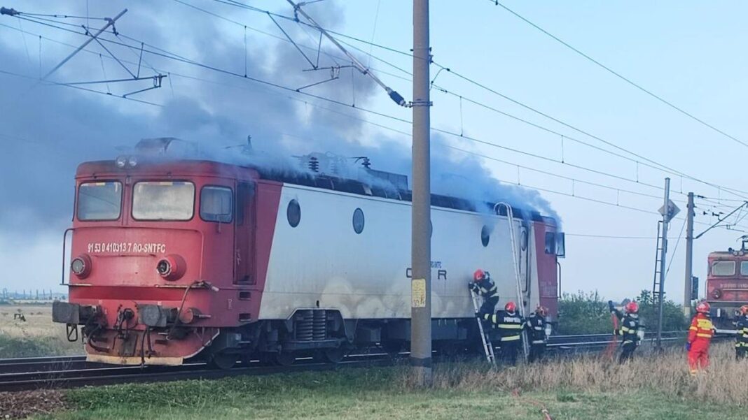 Incendiu izbucnit la locomotiva unui tren de călători