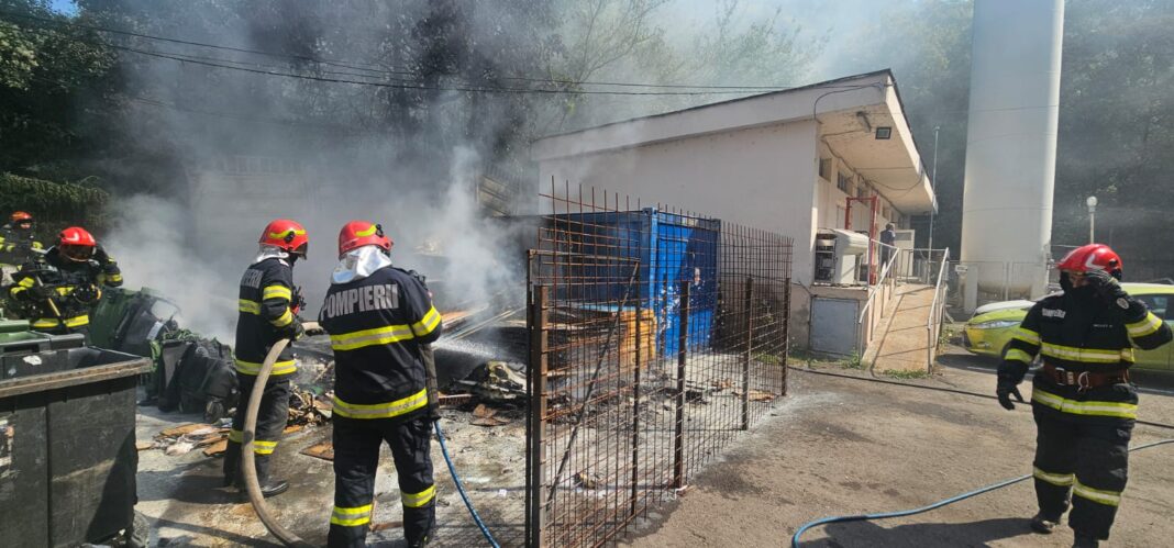 O ţigără a provocat un incendiu în curtea unui spital