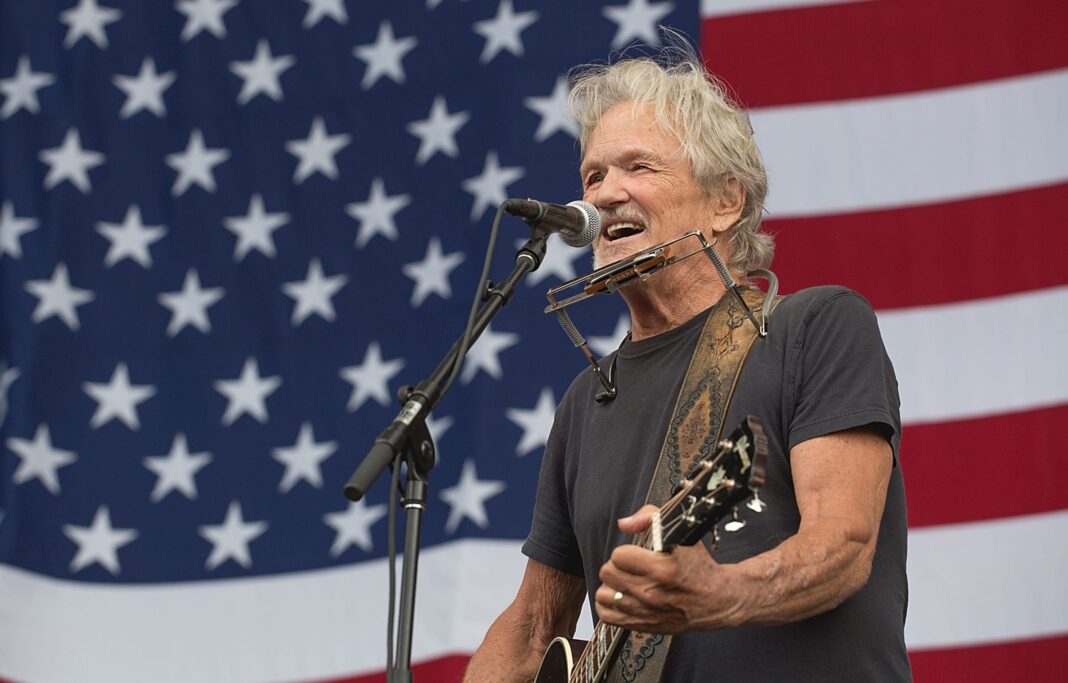 A murit celebrul cantautor şi actor american Kris Kristofferson