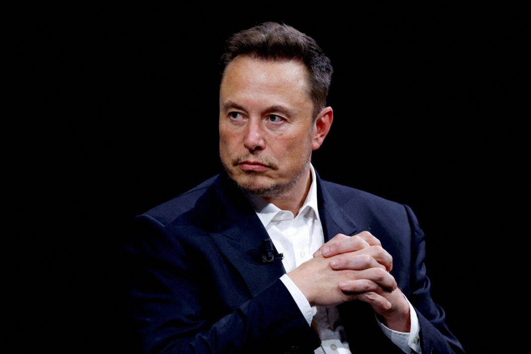 Elon Musk a scris că „nimeni nici măcar nu încearcă” să-l omoare pe Joe Biden sau Kamala Harris într-un tweet șters de atunci