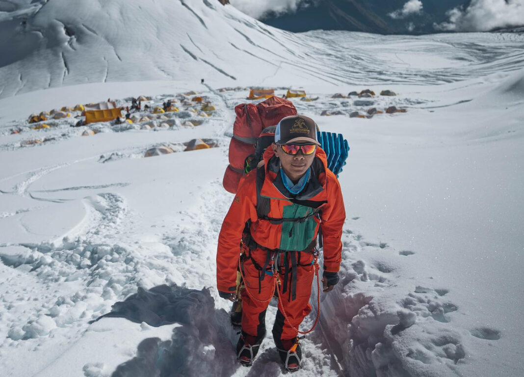 Un nepalez de 18 ani a devenit cel mai tânăr alpinist care a cucerit 14 vârfuri de peste 8.000 de metri