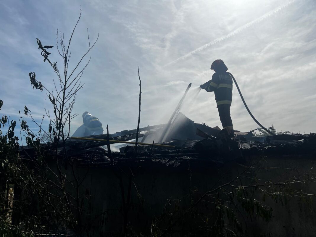 Incendiu la o locuință din Mateești