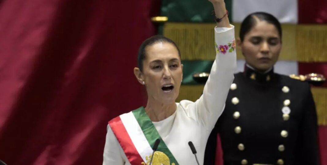 Noul președinte al Mexicului, Claudia Sheinbaum, ține un discurs în timpul ceremoniei sale de inaugurare la Congresul Uniunii din Mexico City, pe 1 octombrie 2024