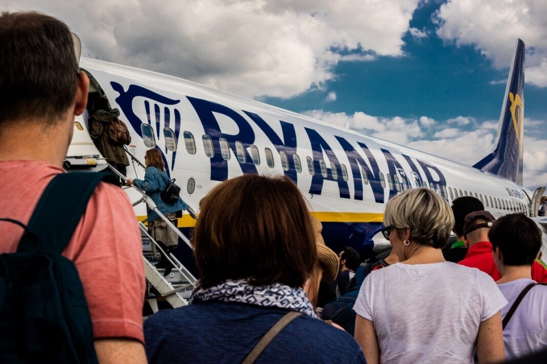 Haos pe aeroportul Bergamo, după ce o anvelopă a unui avion a explodat la aterizare