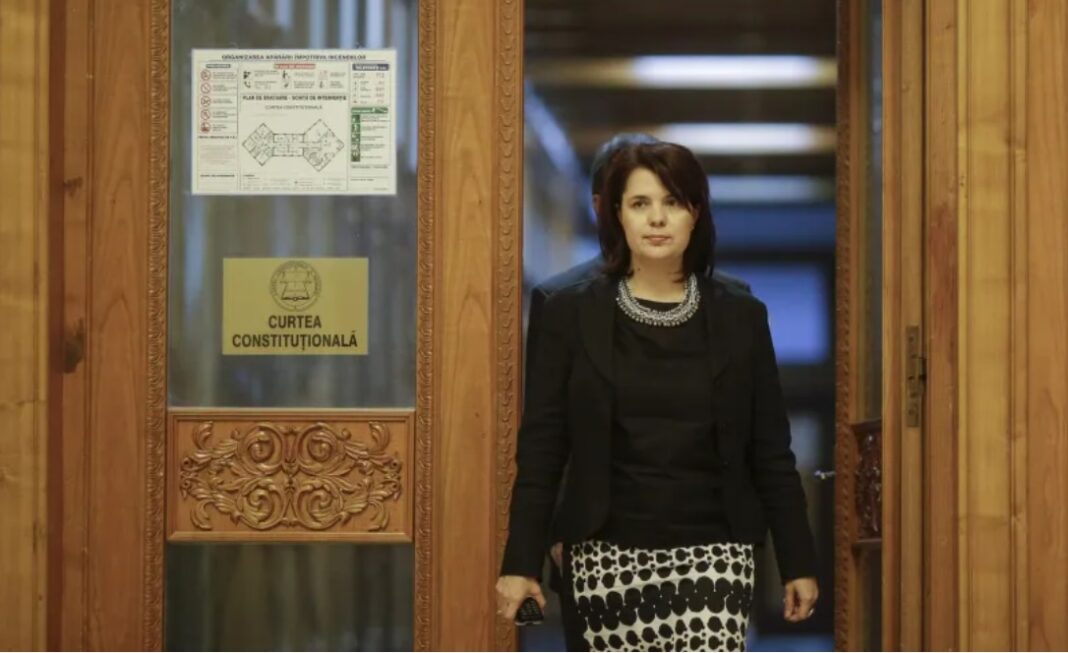 Judecătoarea Simona-Maya Teodoroiu participa la sedinta de alegere a noului presedinte al Curtii Constitutionale, 13 iulie 2016. (Foto: Inquam Photos / Octav Ganea)