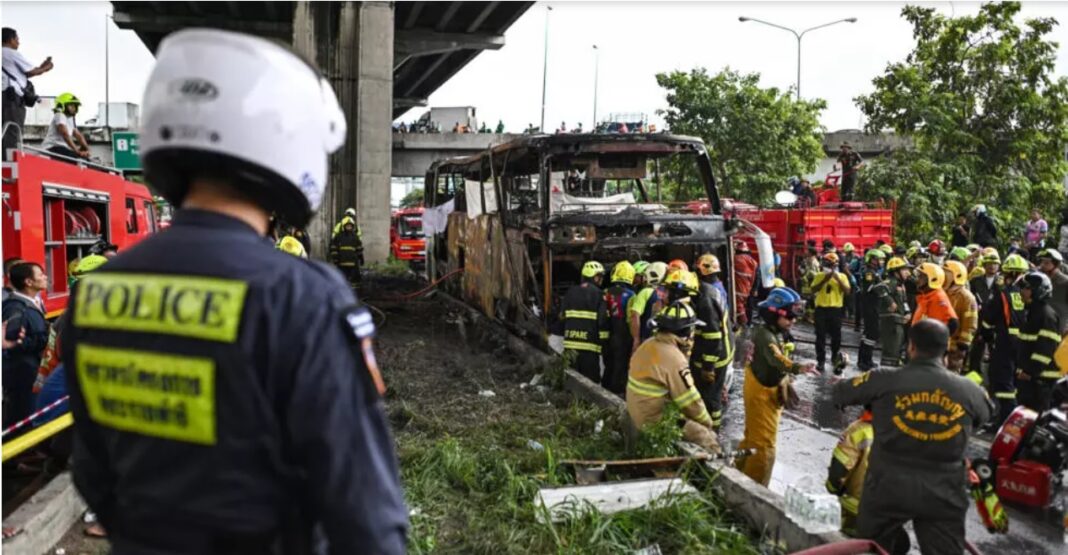 Un incendiu devastator a lovit un autobuz thailandez care transporta 44 de elevi și profesori într-o excursie școlară