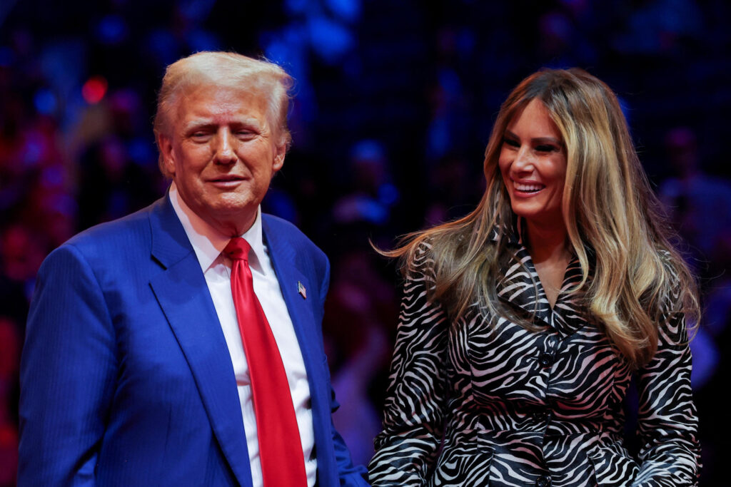 Candidatul republican la președinție și fostul președinte al SUA Donald Trump și Melania Trump reacționează în timpul unui miting la Madison Square Garden, la New York, 27 octombrie 2024