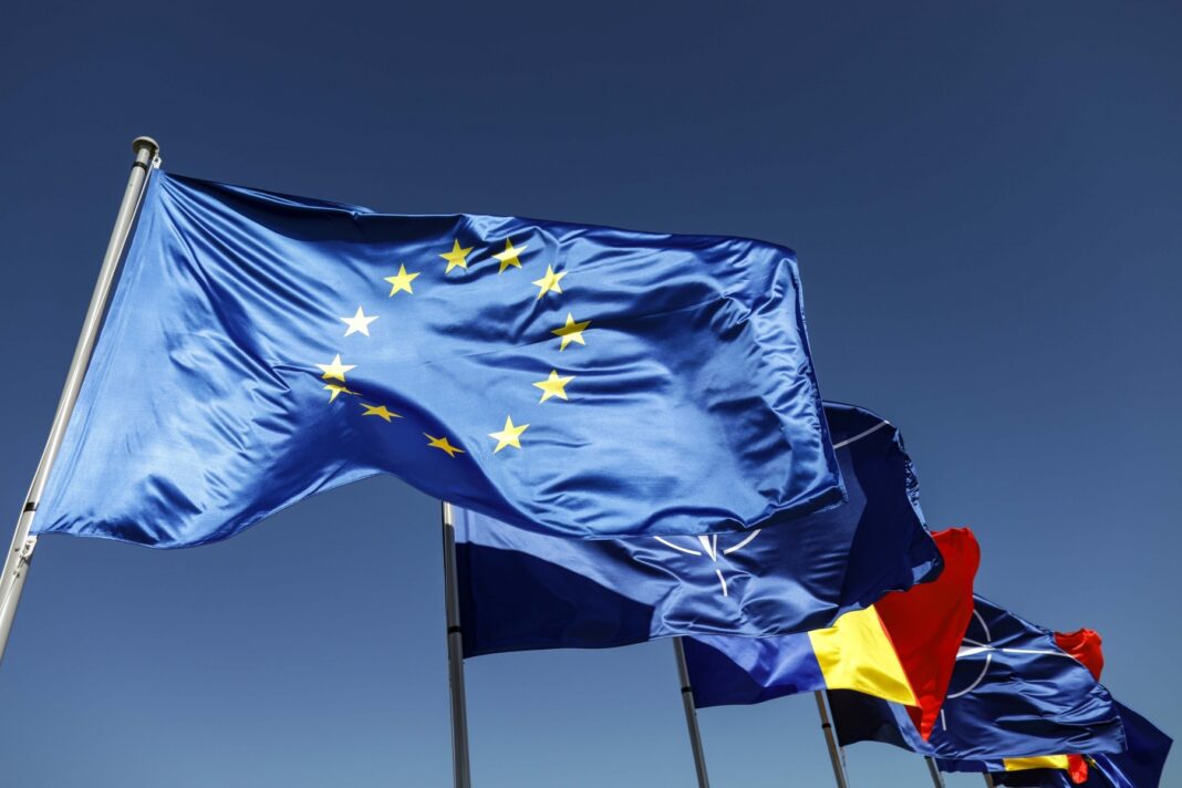 Eurobarometru: 56% dintre români au încredere în UE, peste media cetățenilor europeni, şi 61% au încredere în NATO