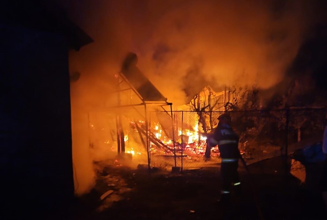 Incendiu într-o gospodărie din Pluta