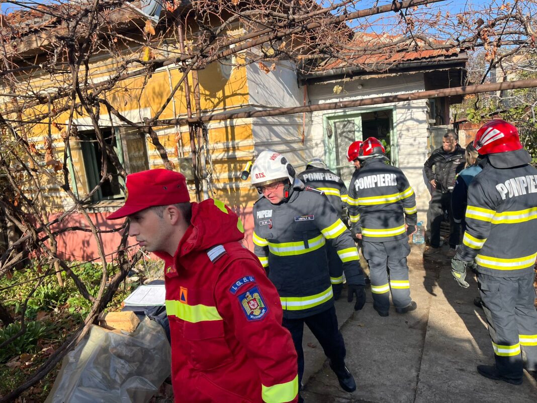 Mededinţi: Bărbat găsit carbonizat în casă, în urma unui incendiu