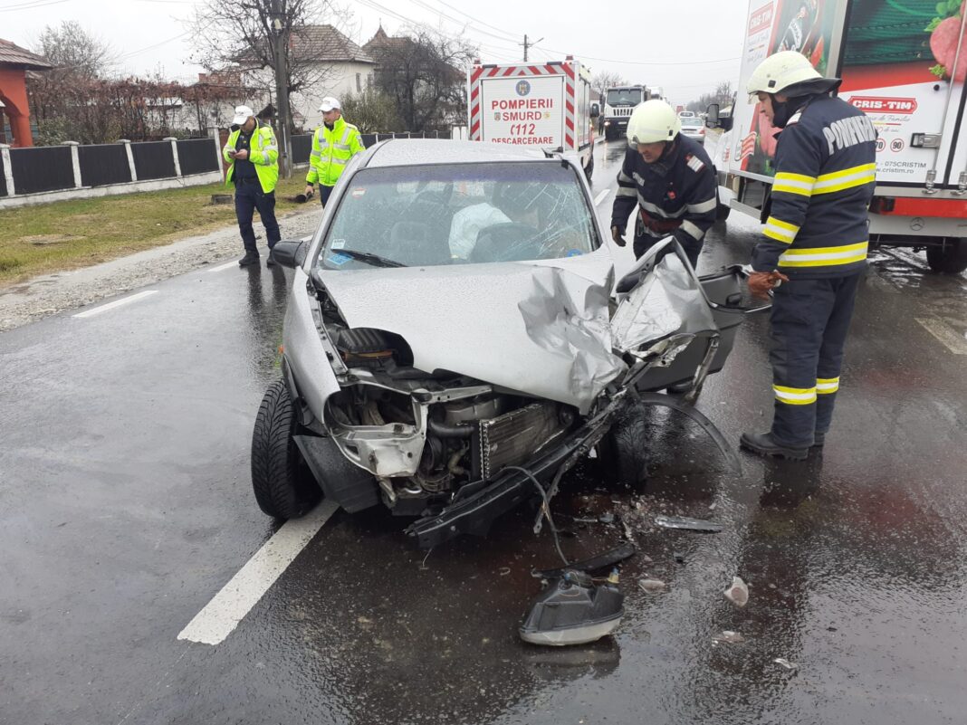 Vâlcea: Accident cu trei răniţi la Băbeni