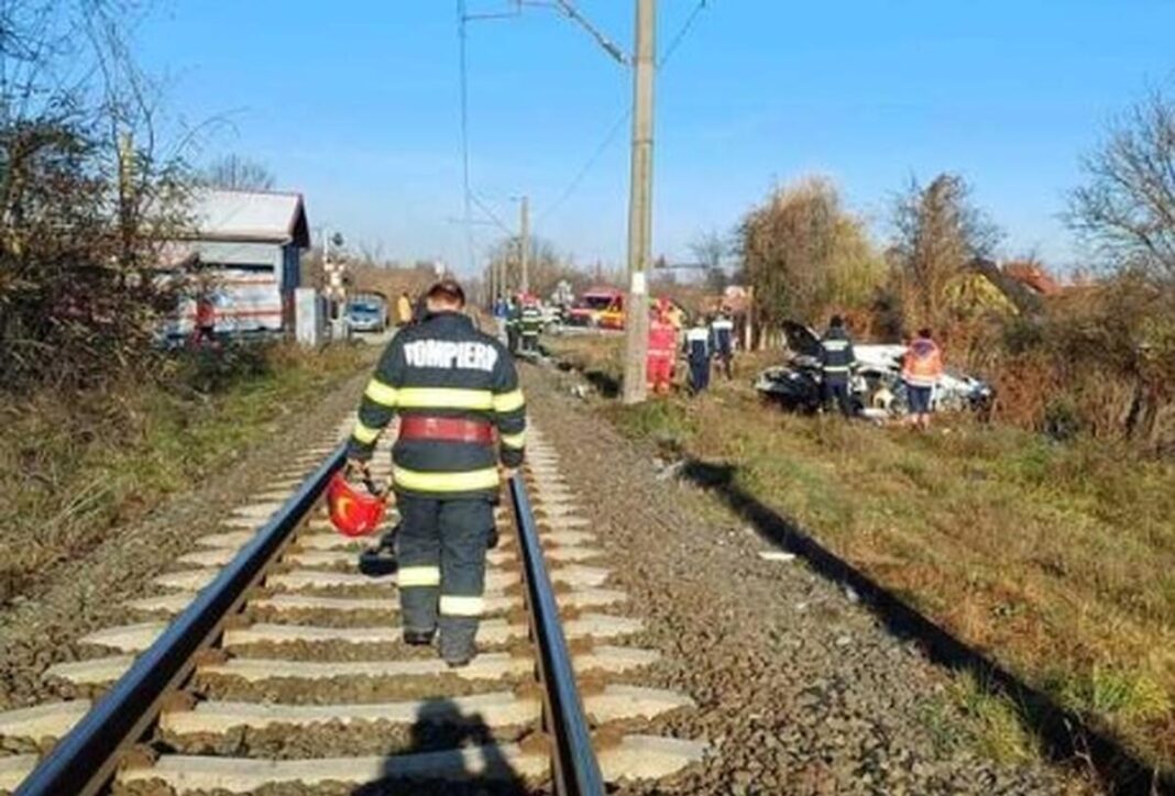 O persoană a murit după ce un autoturism a fost lovit de tren, la Caransebeş