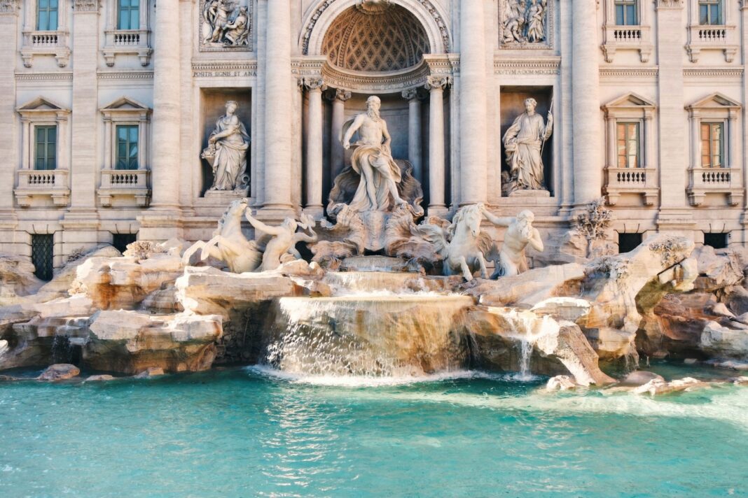 O alternativă ieftină la Fontana di Trevi, închisă pentru reparaţii, stârneşte critici